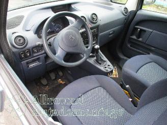 Peugeot 1007 1007 (KM) Hatchback 3-drs 1.4 (TU3JP(KFV)) [54kW]  (04-2005/02-2011) picture 9