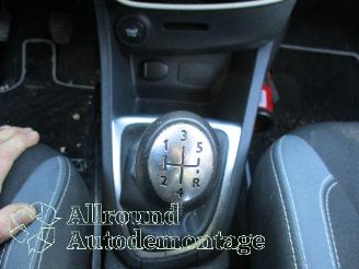 Renault Clio Clio IV Estate/Grandtour (7R) Combi 5-drs 0.9 Energy TCE 90 12V (H4B-4=
08(H4B-B4)) [66kW]  (01-2013/08-2021) picture 12