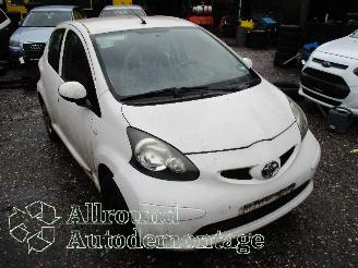 Toyota Aygo Aygo (B10) Hatchback 1.0 12V VVT-i (1KR-FE) [50kW]  (07-2005/05-2014) picture 2