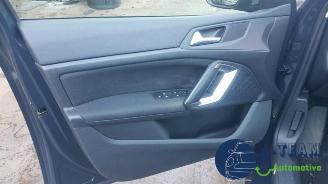 Peugeot 308 308 (L3/L8/LB/LH/LP), Hatchback 5-drs, 2013 / 2021 1.6 BlueHDi 120 picture 20