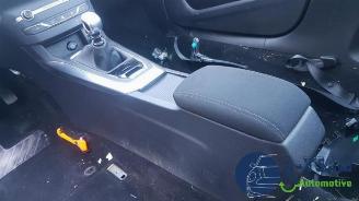 Peugeot 308 308 (L3/L8/LB/LH/LP), Hatchback 5-drs, 2013 / 2021 1.6 BlueHDi 120 picture 18