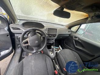 Peugeot 208 208 I (CA/CC/CK/CL), Hatchback, 2012 / 2019 1.2 12V e-THP PureTech 110 picture 14