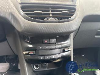 Peugeot 208 208 I (CA/CC/CK/CL), Hatchback, 2012 / 2019 1.2 12V e-THP PureTech 110 picture 17