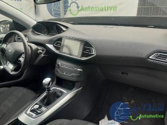 Peugeot 308 308 SW (L4/L9/LC/LJ/LR), Combi 5-drs, 2014 / 2021 1.2 12V e-THP PureTech 130 picture 16