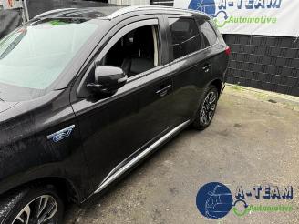 Mitsubishi Outlander Outlander (GF/GG), SUV, 2012 / 2022 2.0 16V PHEV 4x4 picture 4