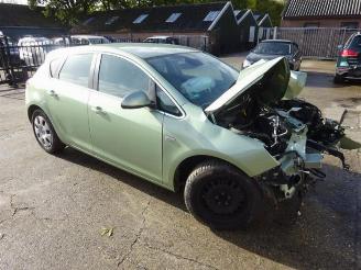 Salvage car Opel Astra  2010/9