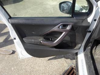 Peugeot 2008 2008 (CU), MPV, 2013 / 2019 1.2 Vti 12V PureTech 82 picture 6