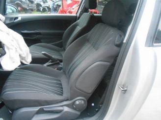 Opel Corsa D 1.2 benz 2010 picture 15