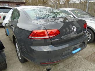 Volkswagen Passat Nieuw bj2015 branschade picture 2