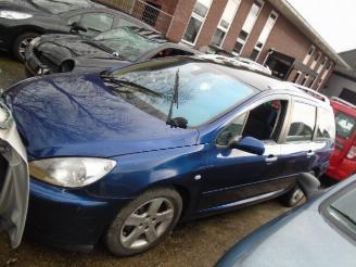 Peugeot 307 2.0 16V automaat picture 4