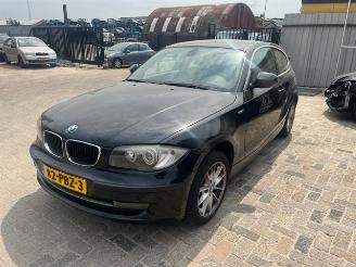 BMW 1-serie 118i picture 2