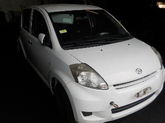 Daihatsu Sirion Sirion 2 (M3) Hatchback 1.0 12V DVVT (1KR-FE) [51kW]  (01-2005/06-2013=
) picture 2