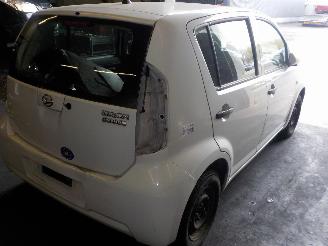 Daihatsu Sirion Sirion 2 (M3) Hatchback 1.0 12V DVVT (1KR-FE) [51kW]  (01-2005/06-2013=
) picture 3