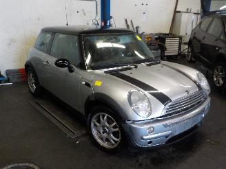 Mini Mini Mini One/Cooper (R50) Hatchback 1.6 16V Cooper (W10-B16A) [85kW]  (06-=
2001/09-2006) picture 2