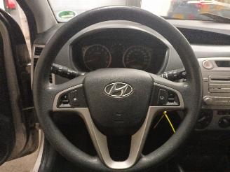 Hyundai I-20 i20 Hatchback 1.4i 16V (G4FA) [74kW]  (09-2008/12-2015) picture 16