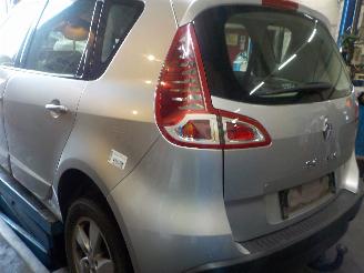 Renault Scenic Scénic III (JZ) MPV 2.0 16V CVT (M4R-F711) [103kW]  (02-2009/05-2016=
) picture 3