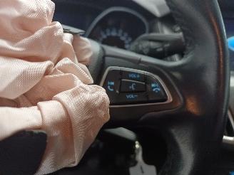 Ford Focus Focus 3 Wagon Combi 1.0 Ti-VCT EcoBoost 12V 125 (M1DD) [92kW]  (02-201=
2/05-2018) picture 13