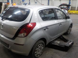 Hyundai I-20 i20 Hatchback 1.2i 16V (G4LA) [63kW]  (03-2012/12-2015) picture 3