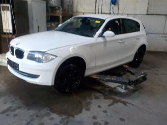 skadebil auto BMW 1-serie 1 serie (E87/87N) Hatchback 5-drs 118i 16V (N43-B20A) [105kW]  (09-200=
6/06-2011) 2008