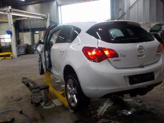 Opel Astra Astra J (PC6/PD6/PE6/PF6) Hatchback 5-drs 1.4 Turbo 16V (A14NEL(Euro 5=
)) [88kW]  (10-2010/10-2015) picture 4