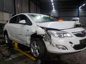 Opel Astra Astra J (PC6/PD6/PE6/PF6) Hatchback 5-drs 1.4 Turbo 16V (A14NEL(Euro 5=
)) [88kW]  (10-2010/10-2015) picture 2