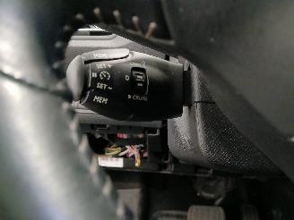 Peugeot 308 308 SW (L4/L9/LC/LJ/LR) Combi 5-drs 1.2 12V e-THP PureTech 130 (EB2DTS=
(HNY)) [96kW]  (03-2014/06-2021) picture 14