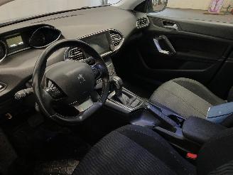 Peugeot 308 308 SW (L4/L9/LC/LJ/LR) Combi 5-drs 1.2 12V e-THP PureTech 130 (EB2DTS=
(HNY)) [96kW]  (03-2014/06-2021) picture 11