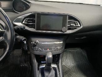 Peugeot 308 308 SW (L4/L9/LC/LJ/LR) Combi 5-drs 1.2 12V e-THP PureTech 130 (EB2DTS=
(HNY)) [96kW]  (03-2014/06-2021) picture 17