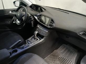 Peugeot 308 308 SW (L4/L9/LC/LJ/LR) Combi 5-drs 1.2 12V e-THP PureTech 130 (EB2DTS=
(HNY)) [96kW]  (03-2014/06-2021) picture 8