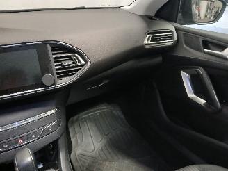 Peugeot 308 308 SW (L4/L9/LC/LJ/LR) Combi 5-drs 1.2 12V e-THP PureTech 130 (EB2DTS=
(HNY)) [96kW]  (03-2014/06-2021) picture 16