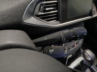 Peugeot 308 308 SW (L4/L9/LC/LJ/LR) Combi 5-drs 1.2 12V e-THP PureTech 130 (EB2DTS=
(HNY)) [96kW]  (03-2014/06-2021) picture 15