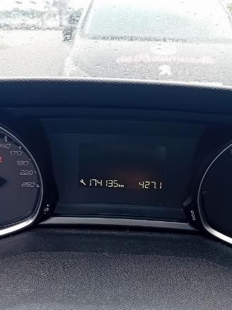 Peugeot 308 308 SW (L4/L9/LC/LJ/LR) Combi 5-drs 1.2 12V e-THP PureTech 130 (EB2DTS=
(HNY)) [96kW]  (03-2014/06-2021) picture 2