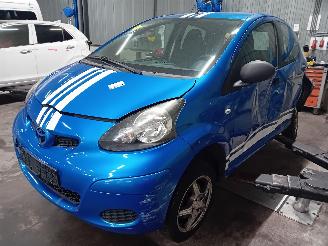 Salvage car Toyota Aygo Aygo (B10) Hatchback 1.0 12V VVT-i (1KR-FE) [50kW]  (07-2005/05-2014) 2011