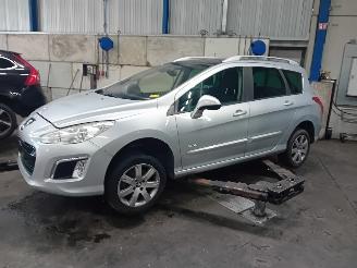 Salvage car Peugeot 308 308 SW (4E/H) Combi 5-drs 1.6 HDiF 16V (DV6C(9HD)) [84kW]  (03-2013/10=
-2014) 2013