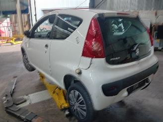 Peugeot 107 107 Hatchback 1.0 12V (384F(1KR)) [50kW]  (06-2005/05-2014) picture 4