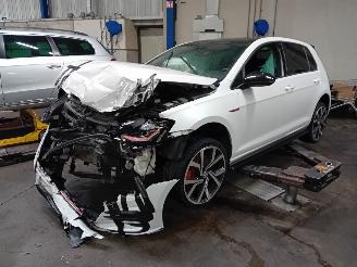 Vaurioauto  passenger cars Volkswagen Golf Golf VII (AUA) Hatchback 2.0 GTI 16V Performance Package (DLBA) [180kW=
]  (03-2017/08-2020) 2017