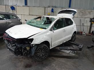 Coche siniestrado Volkswagen Polo Polo V (6R) Hatchback 1.4 GTI 16V (CAVE(Euro 5)) [132kW]  (05-2010/05-=
2014) 2011