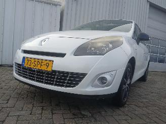 Voiture accidenté Renault Scenic Grand Scénic III (JZ) MPV 1.6 dCi (R9M-402(R9M-A4)) [96kW]  (04-2011=
/12-2016) 2011/11