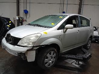 Damaged car Toyota Corolla Corolla Verso (R10/11) MPV 1.8 16V VVT-i (1ZZFE) [95kW]  (04-2004/03-2=
009) 2005/1