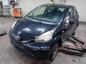 Damaged car Toyota Aygo Aygo (B10) Hatchback 1.0 12V VVT-i (1KR-FE) [50kW]  (07-2005/05-2014) 2006/10