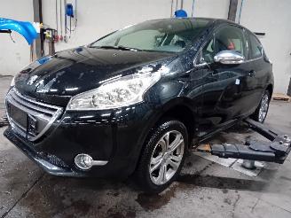 krockskadad bil auto Peugeot 208 208 I (CA/CC/CK/CL) Hatchback 1.2 Vti 12V PureTech 82 (EB2F(HMZ)) [60k=
W]  (03-2012/12-2019) 2013/7