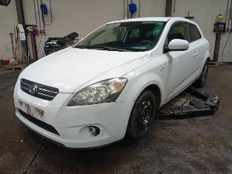 Salvage car Kia Cee d Pro cee'd (EDB3) Hatchback 3-drs 1.4 CVVT 16V (G4FA) [66kW]  (06-2010/=
09-2012) 2010/4