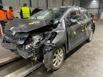 Damaged car Toyota Yaris Yaris III (P13) Hatchback 1.5 16V Hybrid (1NZ-FXE) [74kW]  (03-2012/09=
-2020) 2013/7