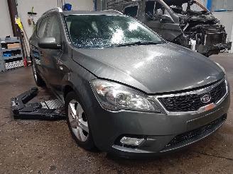 Kia Cee d Cee'd Sporty Wagon (EDF) Combi 1.4 16V (G4FA) [66kW]  (07-2009/12-2012=
) picture 2