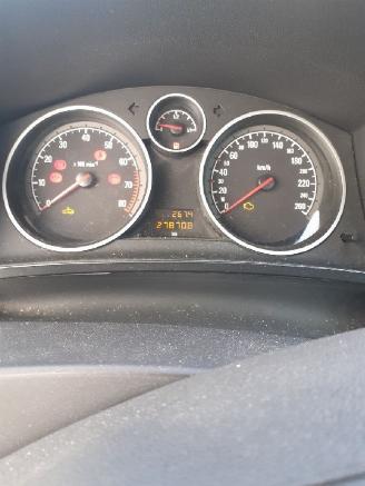 Opel Zafira Zafira (M75) MPV 1.8 16V Ecotec (Z18XER(Euro 4)) [103kW]  (07-2005/04-=
2015) picture 2