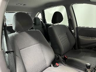 Nissan Almera Almera Tino (V10M) MPV 1.8 16V (QG18DE) [85kW]  (12-2002/02-2006) picture 8