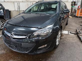 Salvage car Opel Astra Astra J Sports Tourer (PD8/PE8/PF8) Combi 1.7 CDTi 16V (A17DTE(Euro 5)=
) [81kW]  (10-2010/10-2015) 2013/5