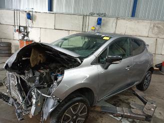 Salvage car Renault Clio Clio IV (5R) Hatchback 5-drs 0.9 Energy TCE 90 12V (H4B-400(H4B-A4)) [=
66kW]  (11-2012/08-2021) 2013/9