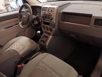 Jeep Compass Compass I (MK49) SUV 2.4 16V 4x4 (ERZ) [125kW]  (09-2006/12-2016) picture 9