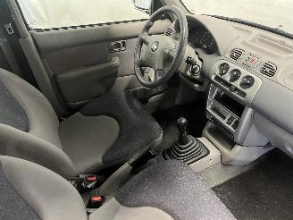 Nissan Micra Micra (K11) Hatchback 1.4 16V (CGA3DE) [60kW]  (09-2000/02-2003) picture 12